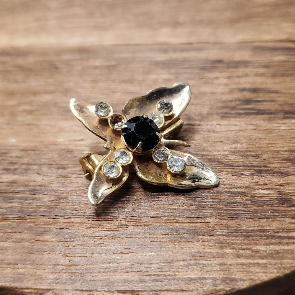 B827 vintage butterfly brooch pin missing a few‎ stones easy fix!